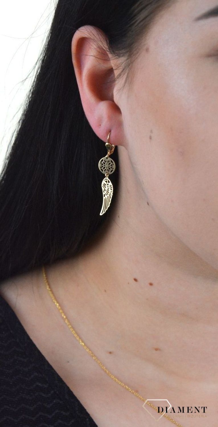 Złote ażurowe kolczyki wiszące skrzydło 333 KL 9298 333.jpg